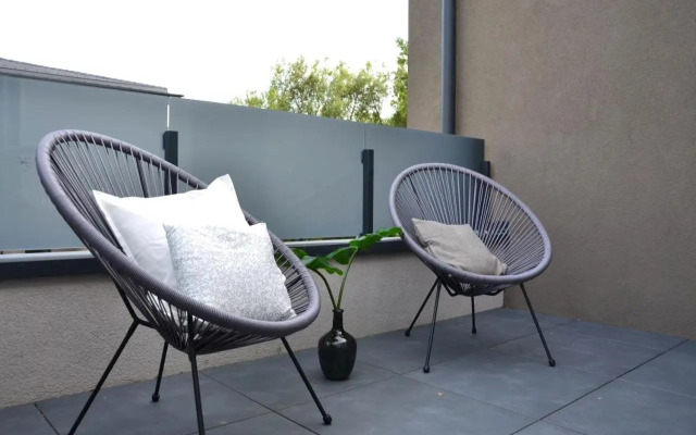 Marina Apartment by Dora