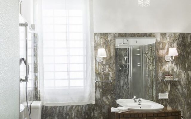 San Marco Luxury Canal View Apartments