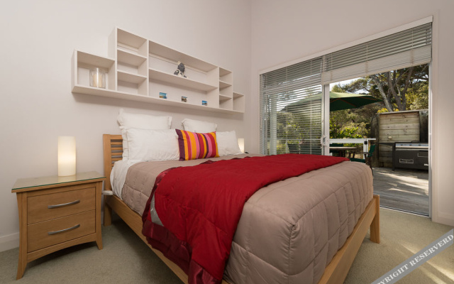 The Sails – Guest Rooms – Russell
