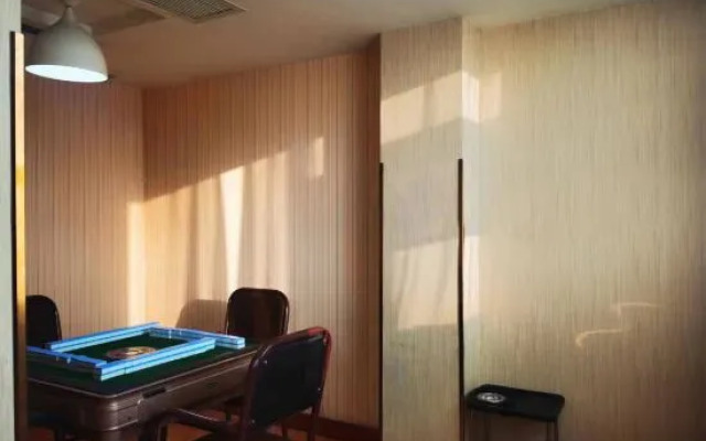 Junfeng Elegant Hotel (Shenqiu North Railway Station)