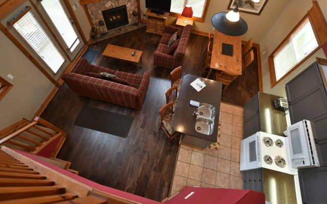 The Lodges at Blue Mountain - Historic Snowbridge Condos