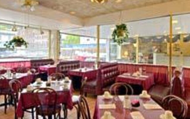 Howard Johnson Inn Downtown Chicago