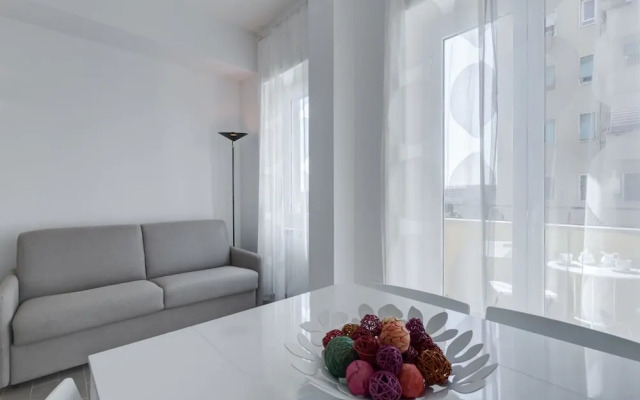 Trastevere White Apartment