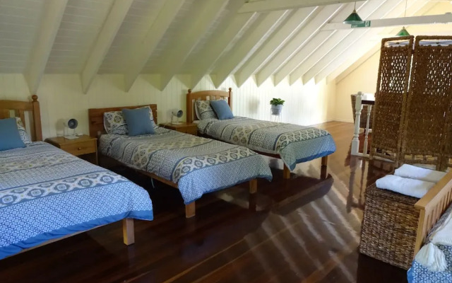 Jacaranda Lodge B&B