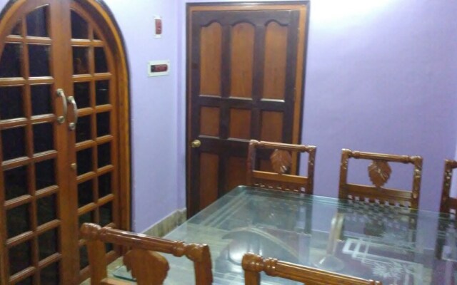 Royal Guest House & Service Apartment