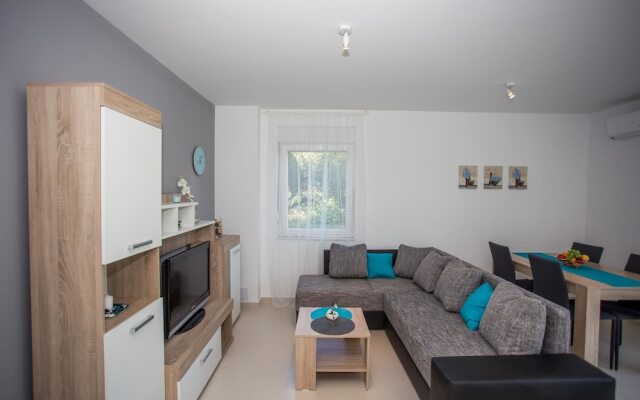 Enelani Apartments