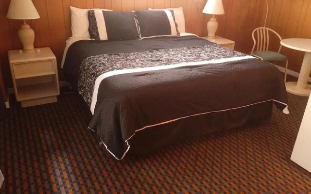 Bay Lake Inn (Frontiersman Motel)