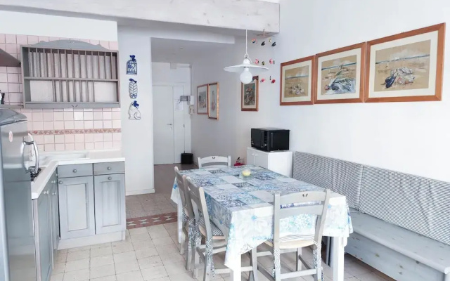Stylish Apartment Near the Beach