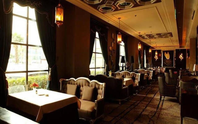 Cannes Holiday Inn Hotel