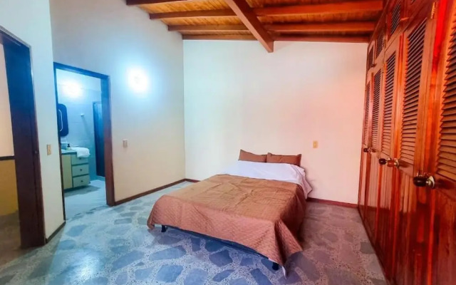 Hostal - Casa Rionegro