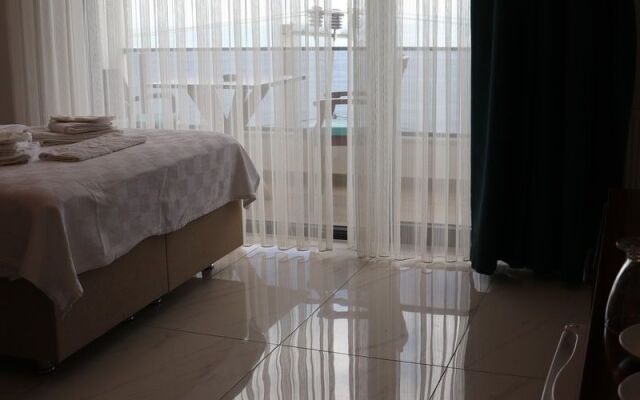 The Lavington Beach Hotel