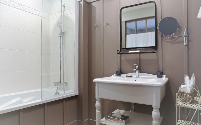 Les Glycines - Hôtel & Spa