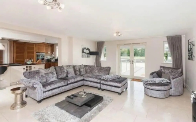 Mono Luxe Villa in Newcastle Upon Tyne