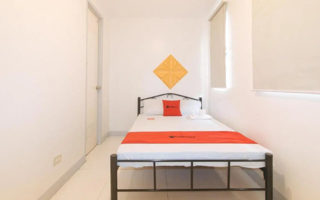 RedDoorz @ The Vjour Hotel Makati