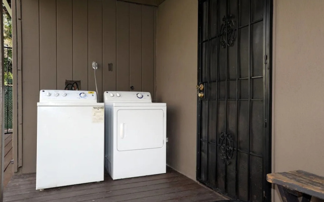 Spacious House on Melrose w Private Backyard Gym