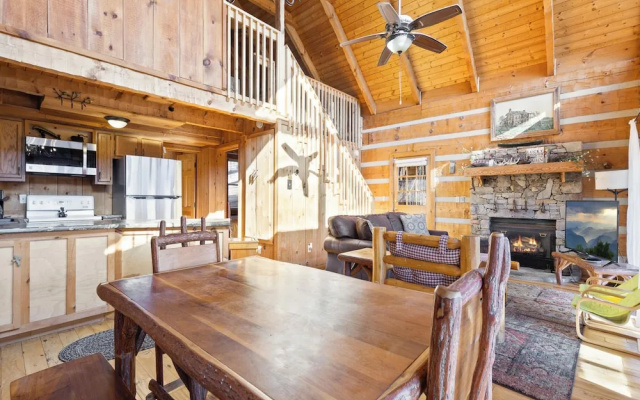 Little Bear Lookout by Jackson Mountain Rentals