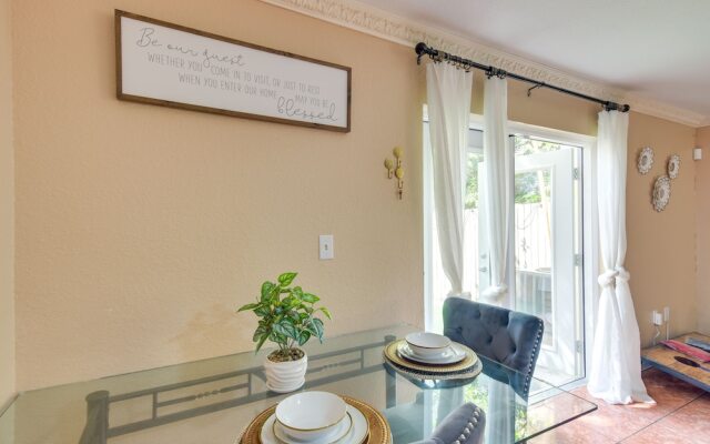 Opa-locka Townhome, 15 Mi to Miami Beach!