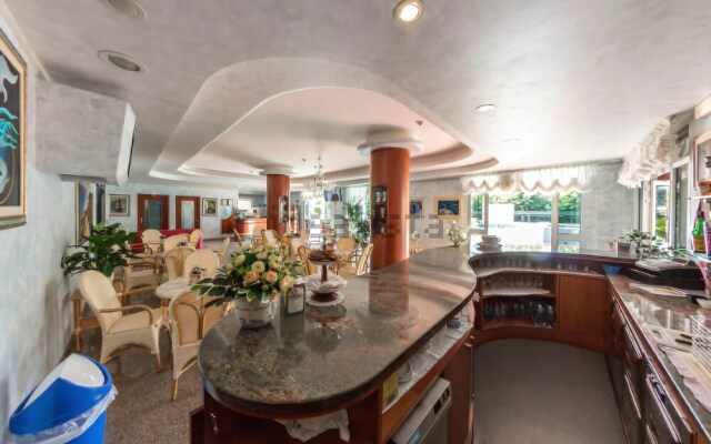 Hotel Holiday