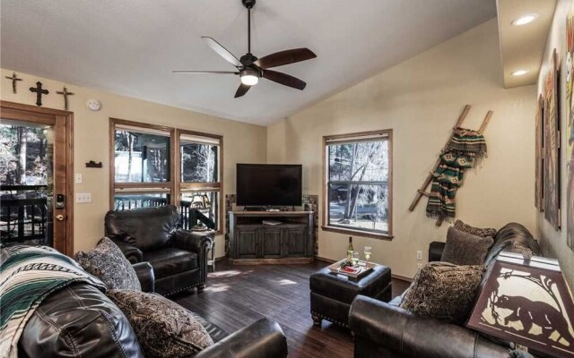 Midtown Riverfront 1, 2 Bedrooms, Hot Tub, Sleeps 6