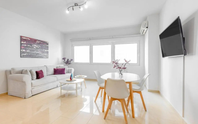 Central Luxurious Apartments Close to the Sea