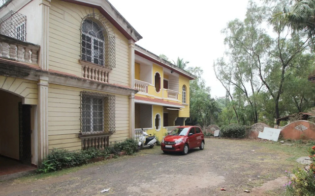 OYO 17131 Home Spacious 2BHK Dona Paula