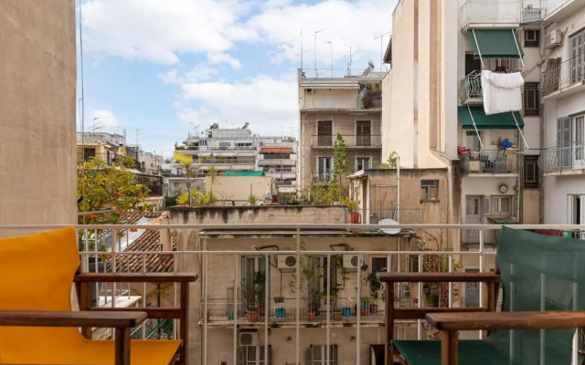 Studio with sunny balcony in Exarcheia