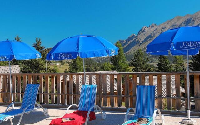 Wooden apartment in family friendly and sunny Superdevoluy