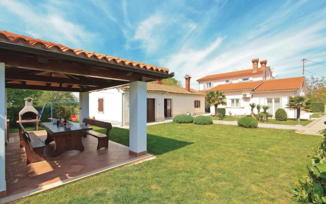 Awesome Home in Hrboki With Wifi and 3 Bedrooms