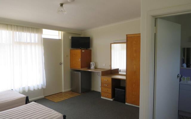 Shifting Sands Motel