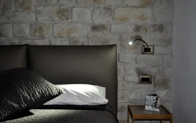 Olivia Rooms Teocrito