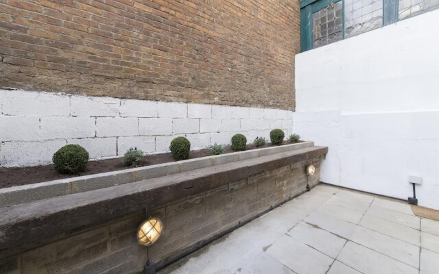 Contemporary 2 Bedroom Notting Hill Apartment