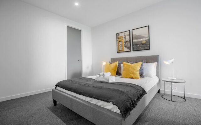 Designer 2 Bedroom Apartment In Parkville