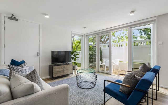 Brand New Retreat  Halfmoon Bay-Netflix