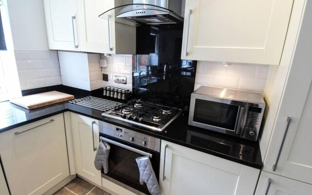 Luxury 3-bed Apartment in Bournemouth Nr Beach