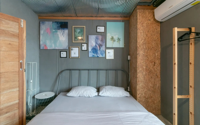 Zhelter Hostel Bangkok by ZUZU