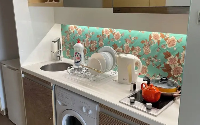 studio unit with pool and gym