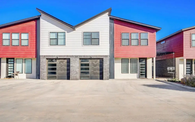 Pets Welcome: Newly Built Abode in Canyon!
