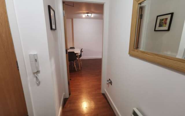 Voyager Apartments * Sleeps 6 * Parking