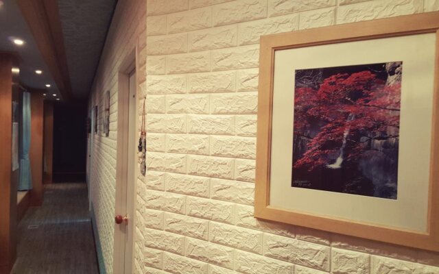 Elmar Guesthouse - Hostel