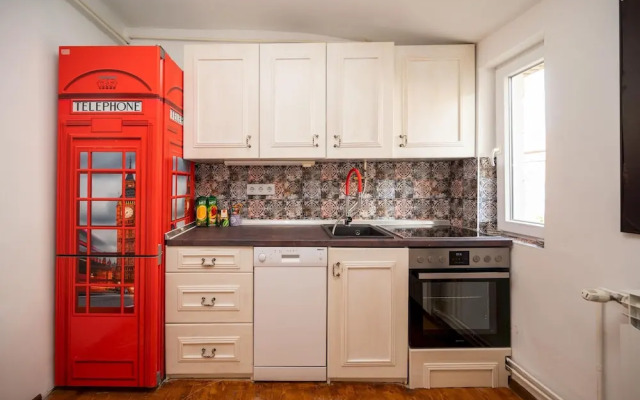 Authentic Design 2bdr Apartment in Old Town