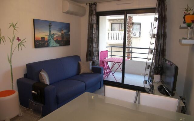 Modern deluxe two-bedroom apartment