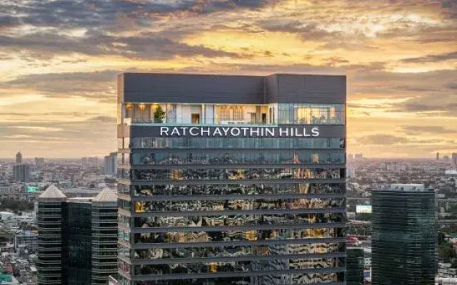 The Quarter Ratchayothin by UHG