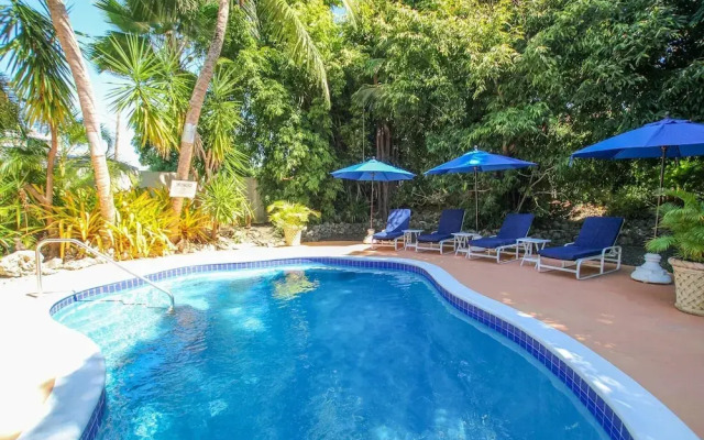 Poolside Paradise Near Beach - Pavilion Villa by Bluescape