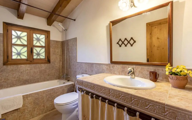 Villa - 2 Bedrooms with Pool and WiFi - 103235