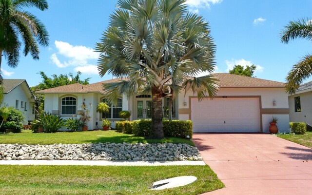 Inviting, Quiet Home in With Pool and Steps to Beach