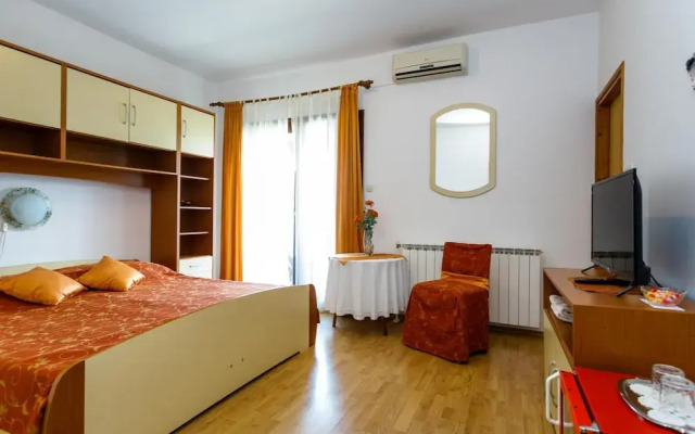 Sunny and Sleek Krk Rooms With Balcony