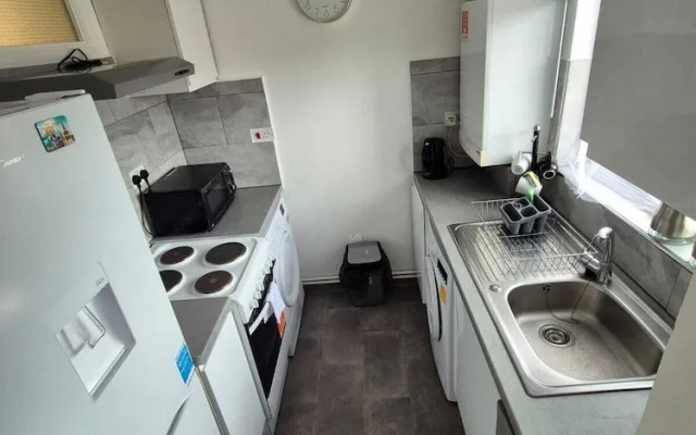 Enchanting Enfield Studio Free Parking