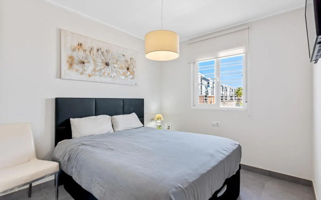 Penthouse Punta Prima Indoor & outdoor pool