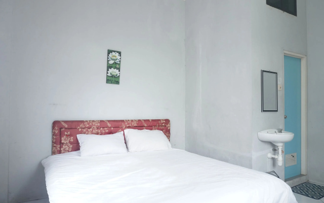 Hotel O Pondok Puti Sartika SyariahNearPasar Jum'at Aluh Aluh – Guest Rooms – Aluhaluh