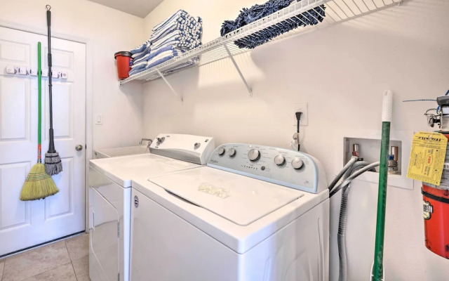 Dog-friendly Kissimmee Home w/ Lanai + Pool!